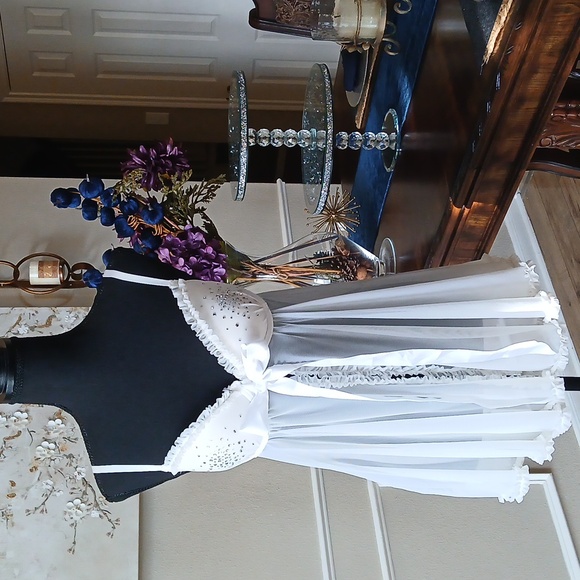 Victoria's Secret White Embellished Babydoll Nightie. Size 36C - Picture 11 of 17